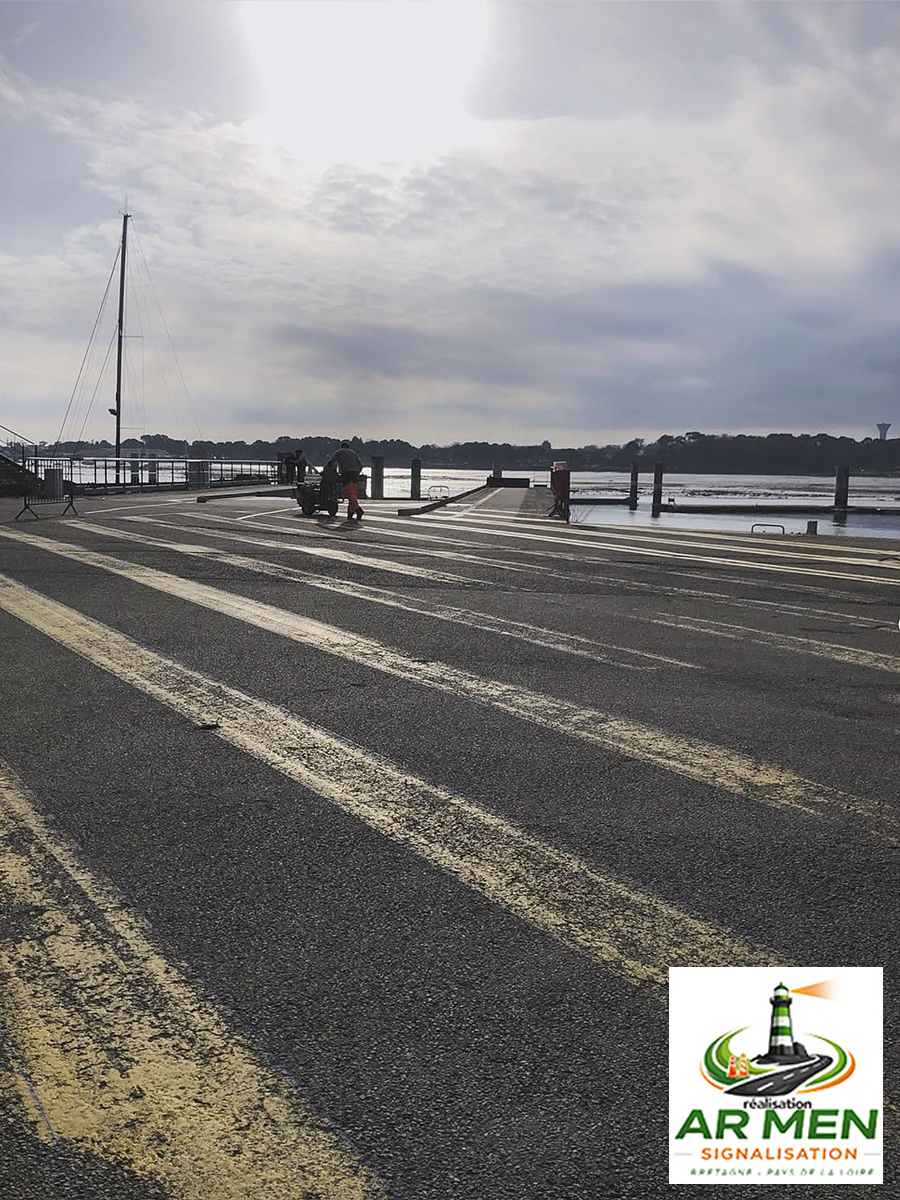 Marquage au sol base de Lorient - Armen-Signalisation Lorient project-slider-image
