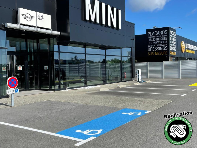 Marquage au sol emplacement PMR - Morbihan - Mayennes project-slider-image